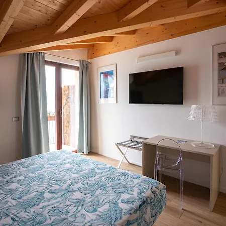 Foresteria Di 4* Menaggio